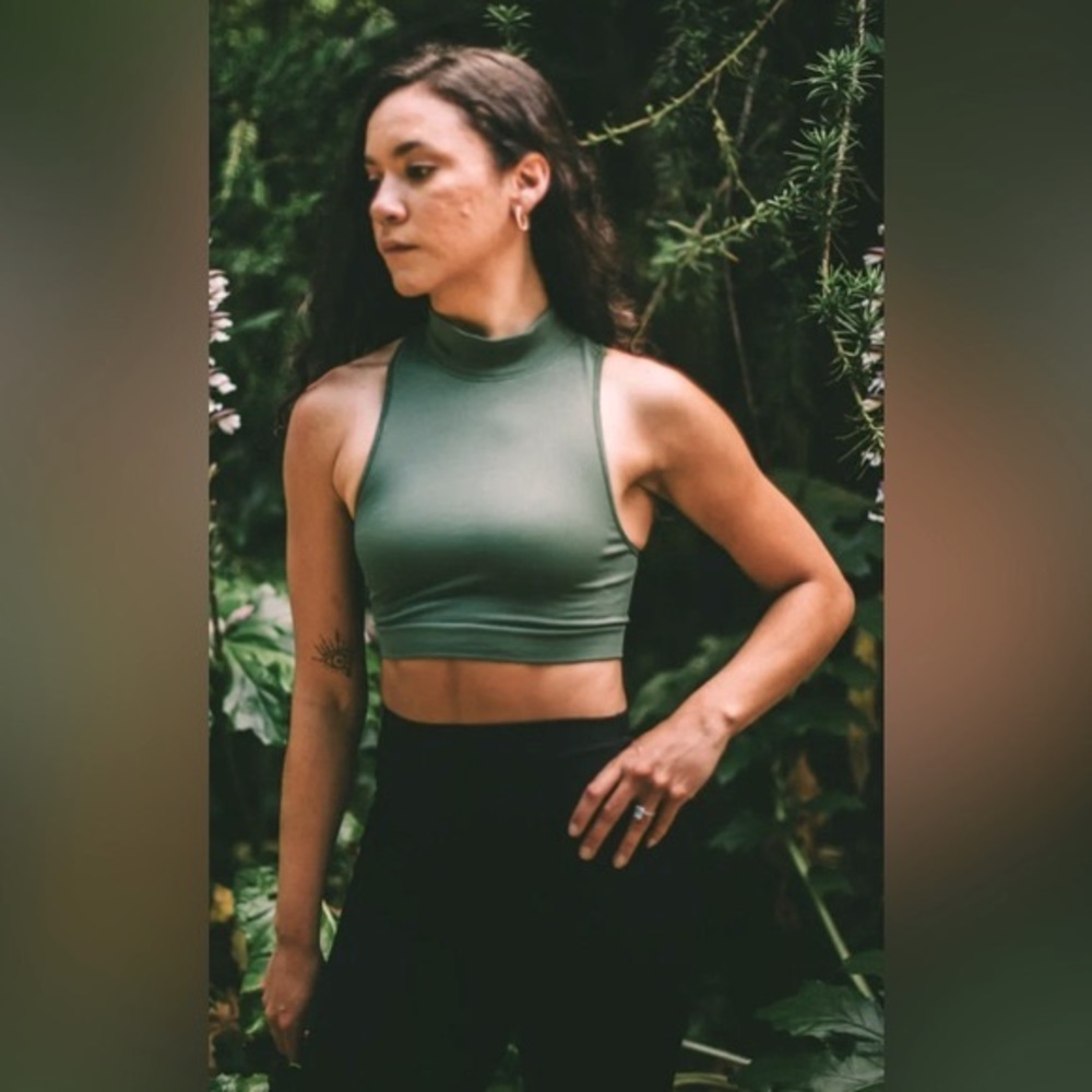 Capezio Seamless Rib Crop
TOP (11375W) • Safari Green • XS/S - Picture 6 of 15